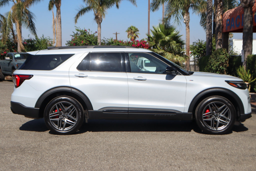 Used 2026 Ford Explorer ST-Line w/ ST-Line Street Pack AWD/4WD image 12
