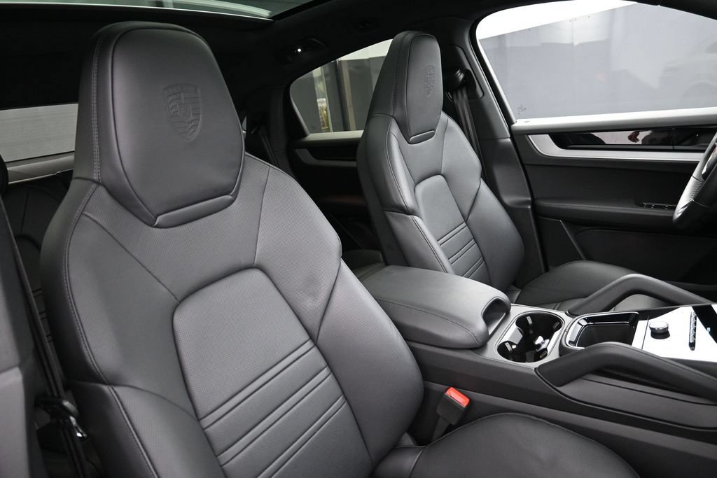 Certified 2026 Porsche Cayenne Coupe AWD/4WD image 31