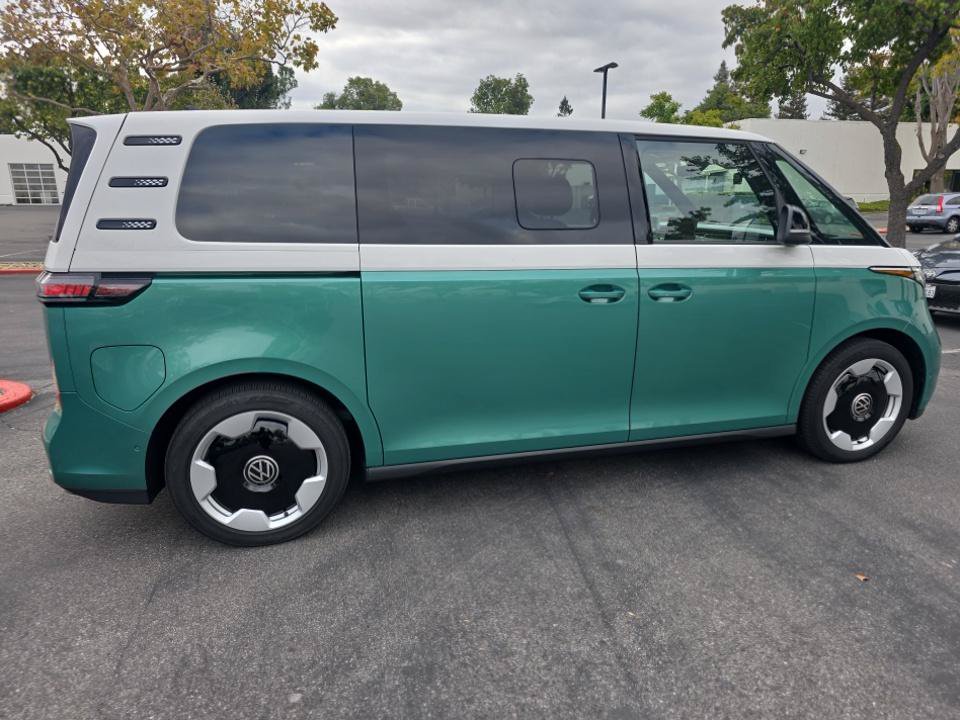 Used 2025 Volkswagen ID. Buzz Pro S Plus RWD image 16