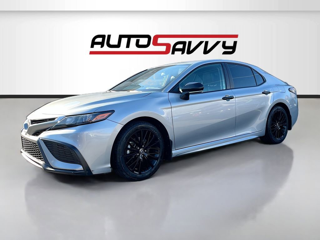 Used 2022 Toyota Camry SE w/ Carpet Mat Package (TMS) image 3