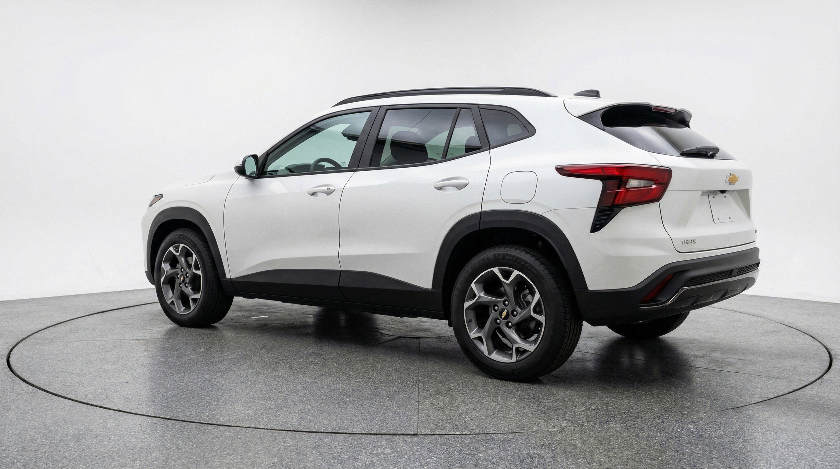 Used 2025 Chevrolet Trax LT w/ LT Convenience Package image 6