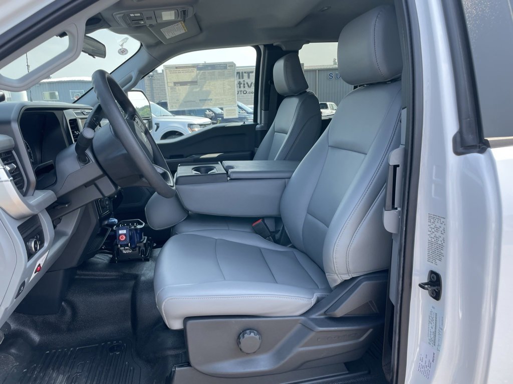 New 2025 Ford F550 4x4 SuperCab Super Duty image 7