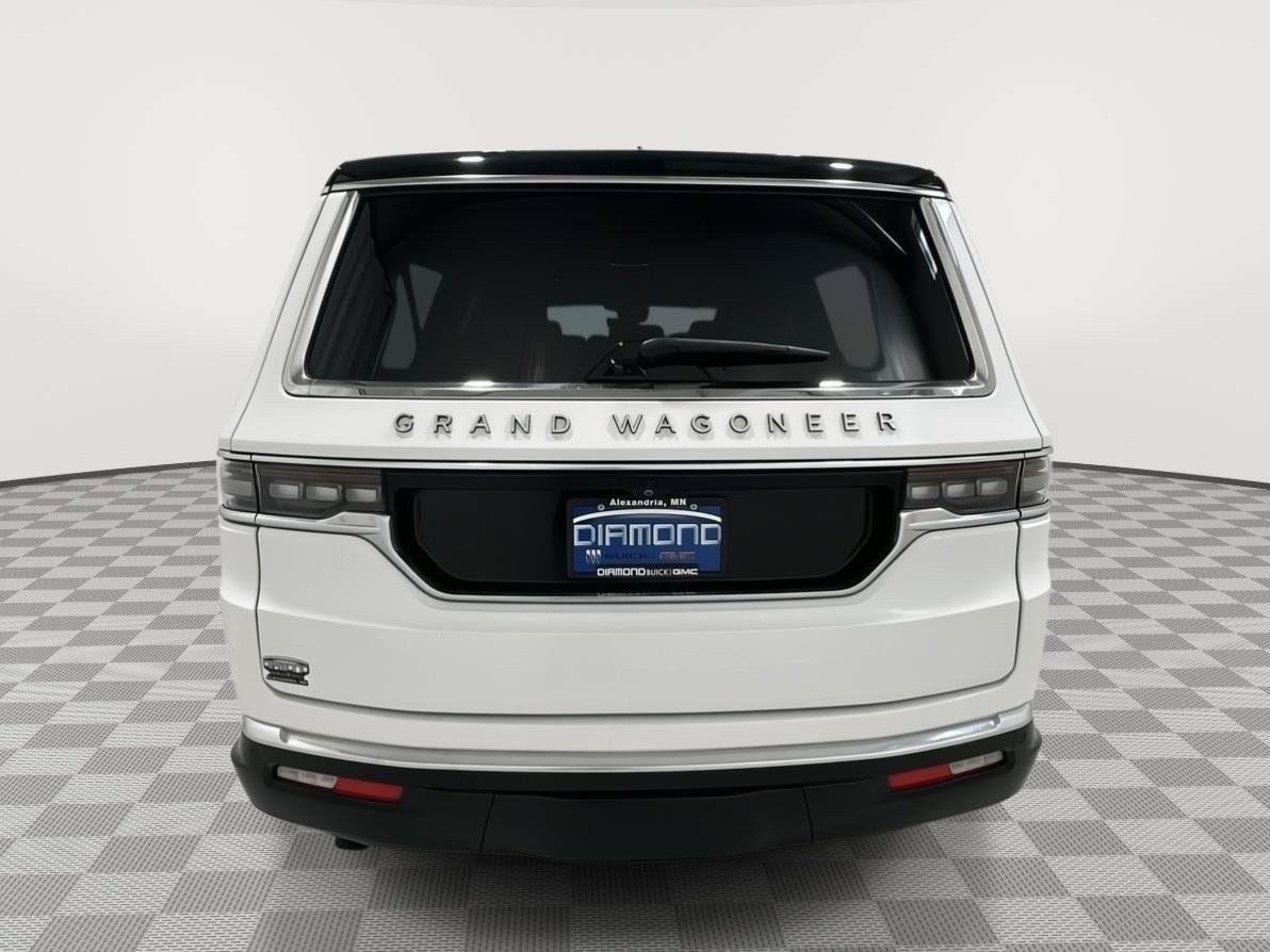 Used 2025 Jeep Grand Wagoneer L Series III w/ Rear-Seat Entertainment Group AWD/4WD image 4