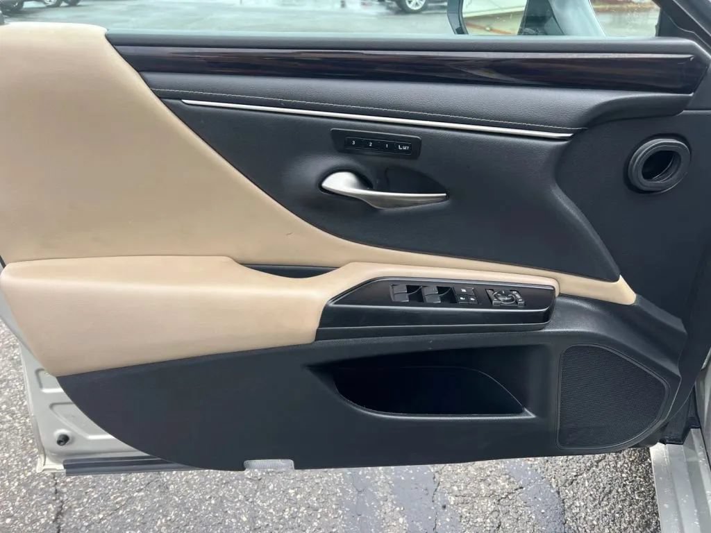 Used 2020 Lexus ES 350 w/ Premium Package FWD image 29
