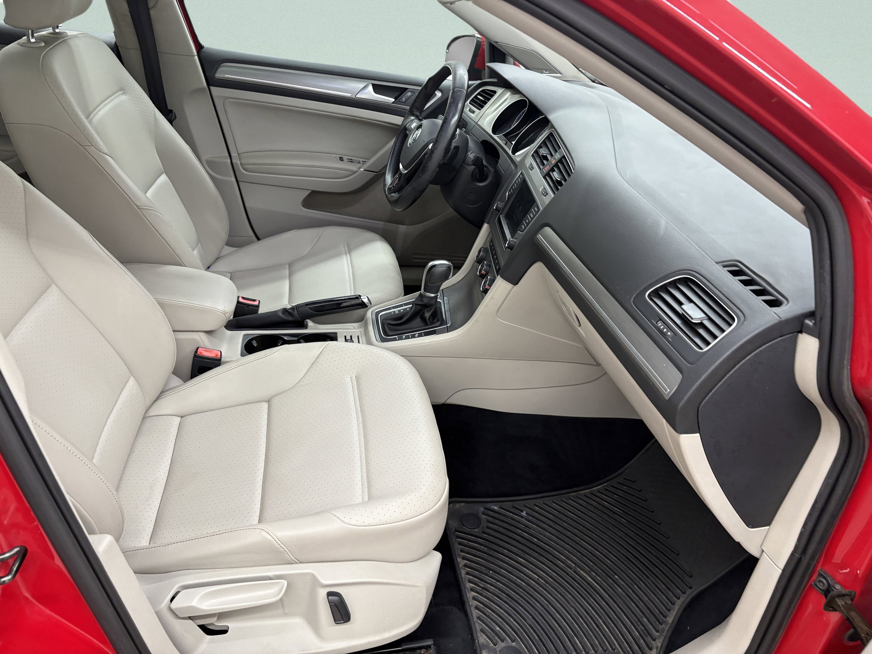 Used 2016 Volkswagen Golf SE w/ Lighting Package image 24