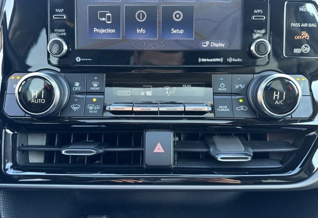 Used 2022 Toyota Highlander XLE image 23