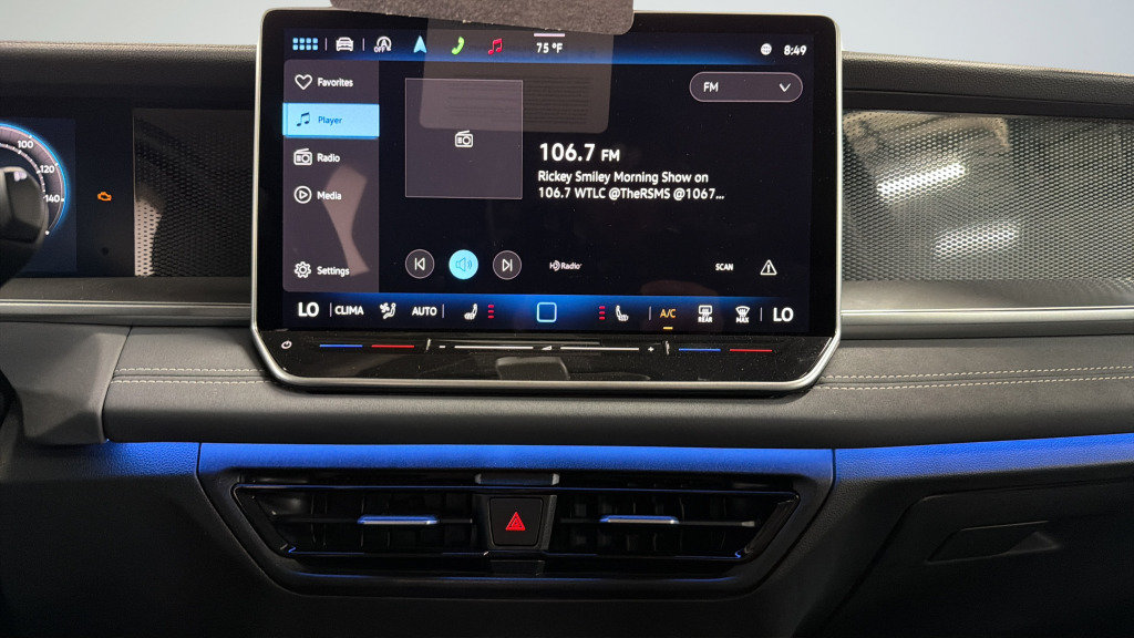 Certified 2025 Volkswagen Tiguan SE FWD image 34