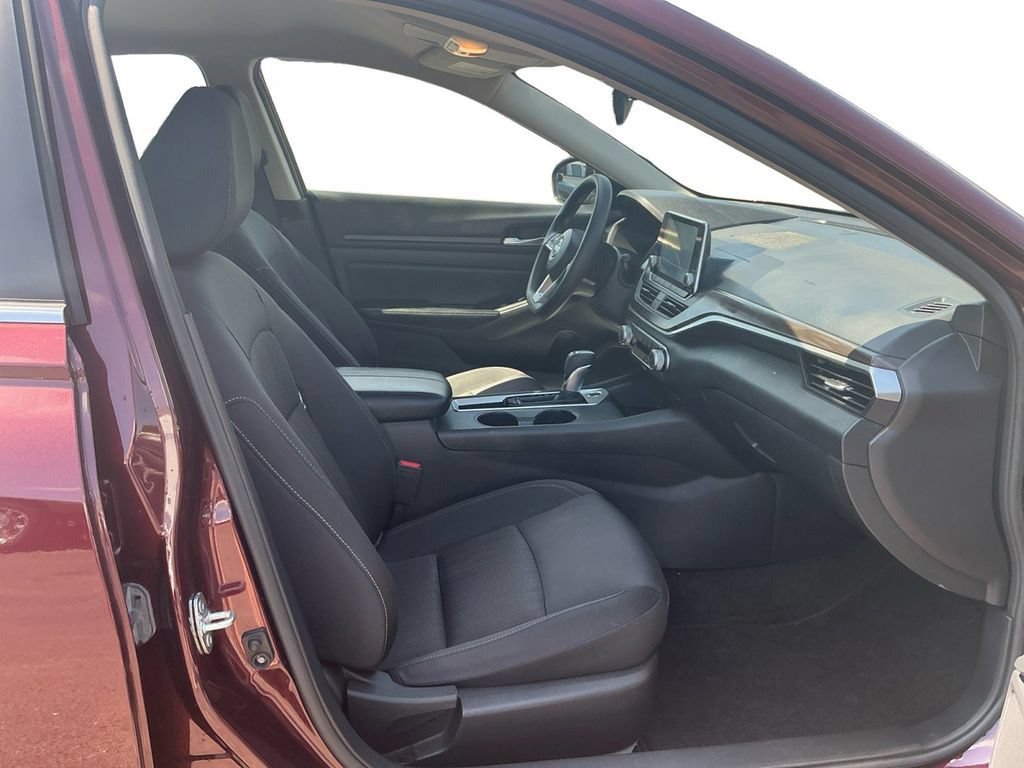 Used 2025 Nissan Altima 2.5 SV FWD image 22