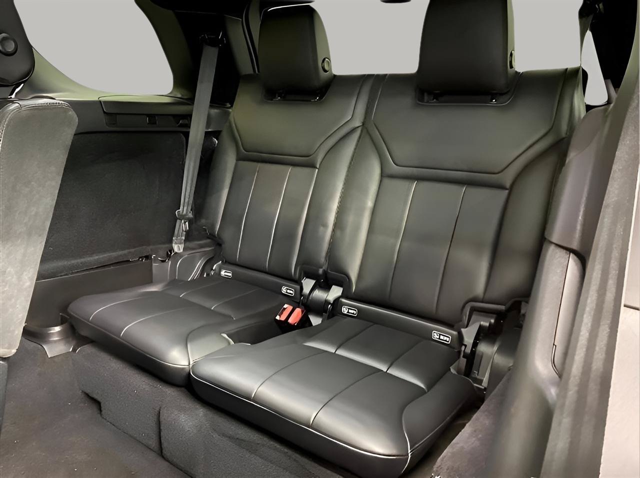 Used 2017 Land Rover Discovery SE AWD/4WD image 24