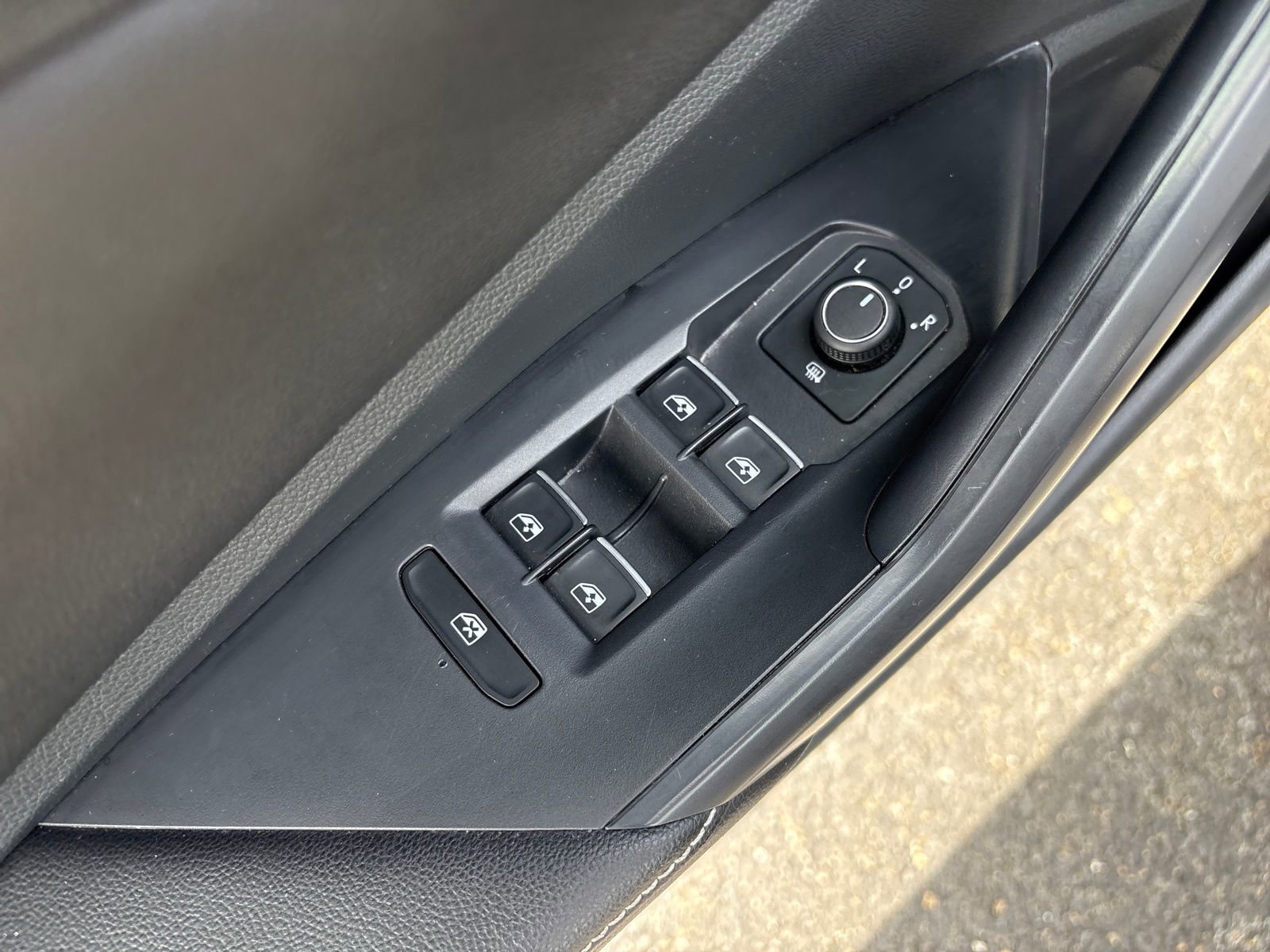 Used 2025 Volkswagen Jetta Sport image 11