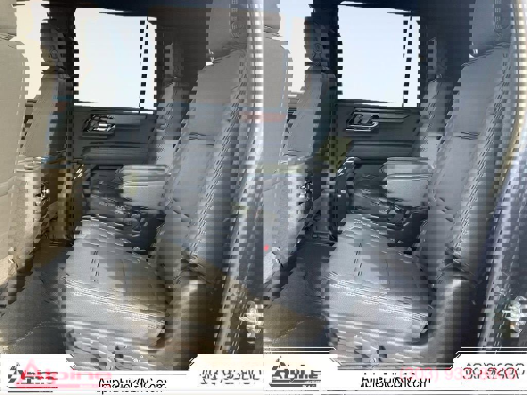 Used 2025 GMC Yukon XL Denali image 13