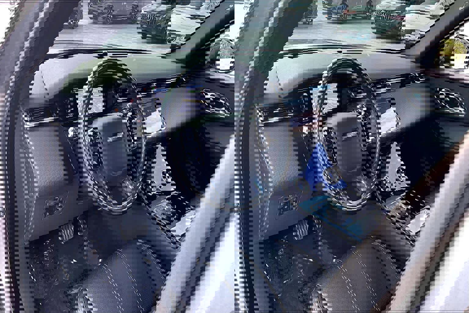 Used 2020 Land Rover Range Rover Velar R-Dynamic S image 18