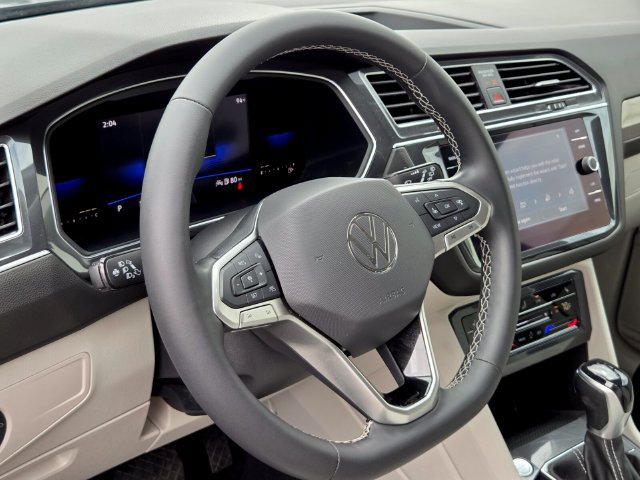 Used 2022 Volkswagen Tiguan SE FWD image 18