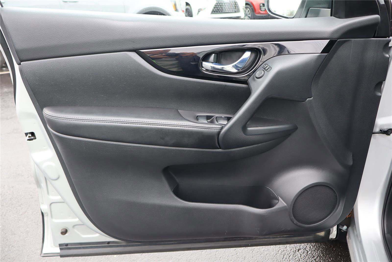 Used 2021 Nissan Rogue Sport SL AWD/4WD image 14