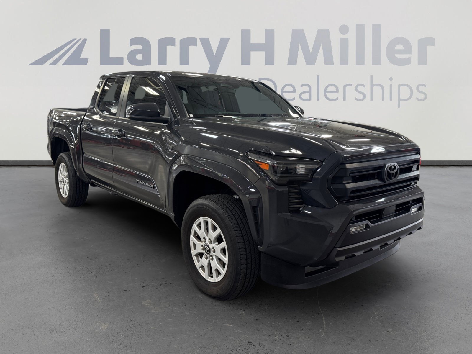 Certified 2025 Toyota Tacoma SR5 AWD/4WD image 7