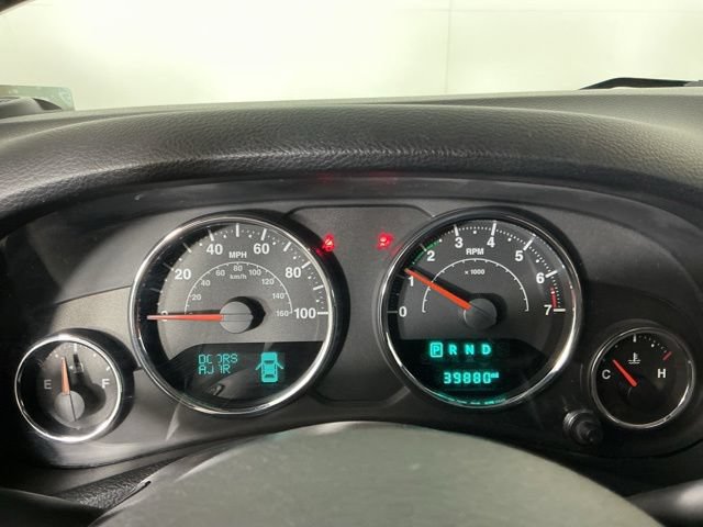 Used 2015 Jeep Wrangler Unlimited Rubicon w/ Connectivity Group AWD/4WD image 16