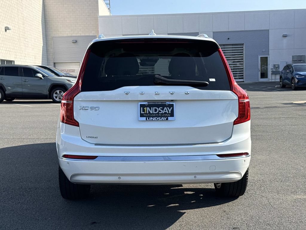 Used 2022 Volvo XC90 T8 Inscription w/ Lounge Package AWD/4WD image 4