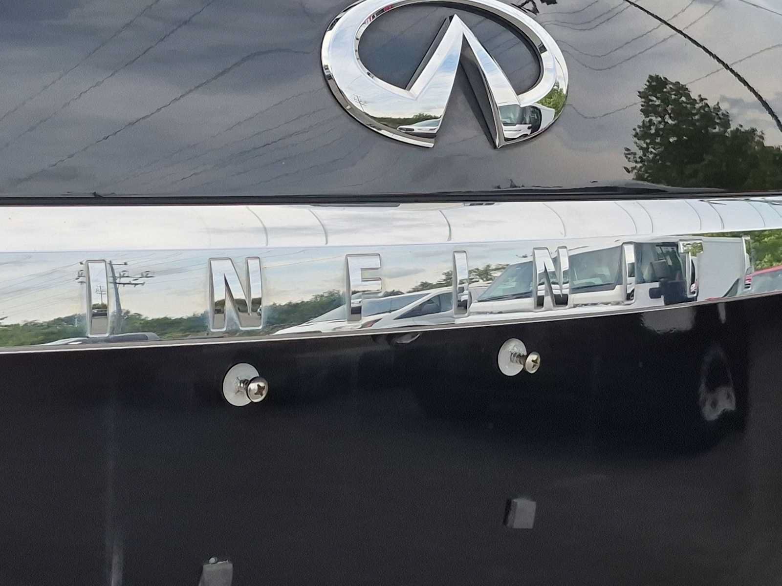 Used 2021 INFINITI QX80 Luxe w/ Cargo Package AWD/4WD image 13