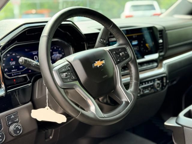 Used 2024 Chevrolet Silverado 1500 LT AWD/4WD image 10