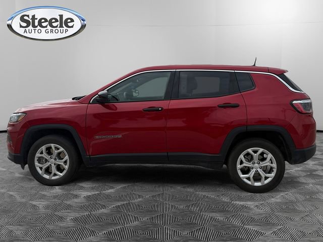 Used 2024 Jeep Compass Sport image 2
