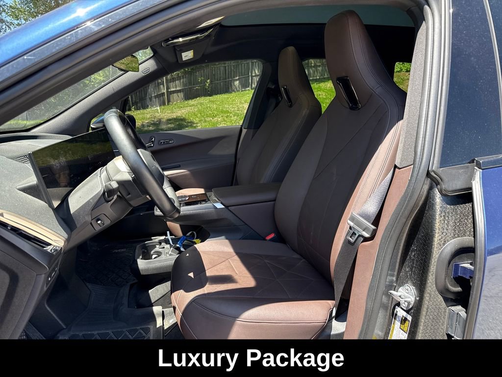 Used 2024 BMW iX xDrive50 w/ Premium Package AWD/4WD image 12
