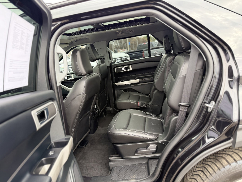 Certified 2022 Ford Explorer XLT w/ Equipment Group 202A image 12