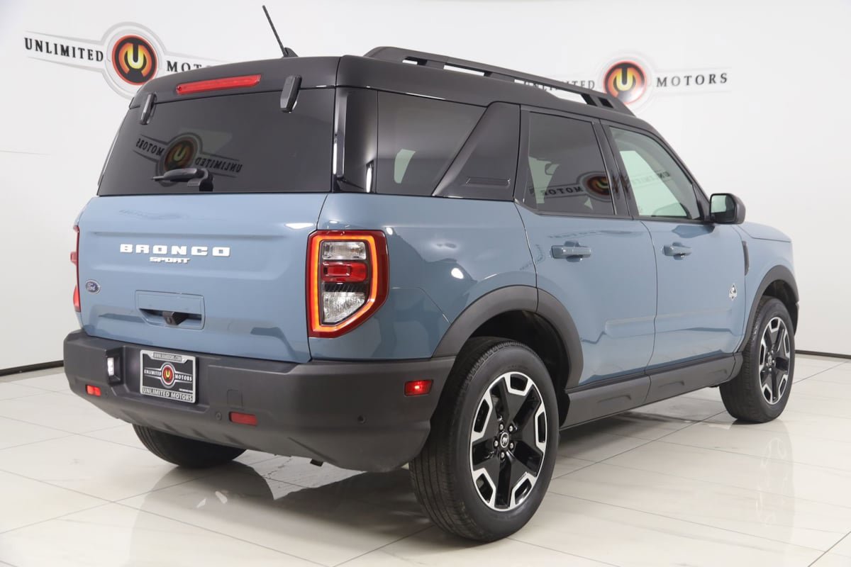Used 2023 Ford Bronco Sport Outer Banks w/ Tech Package AWD/4WD image 3