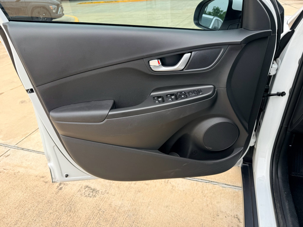 Used 2023 Hyundai Kona SE FWD image 9