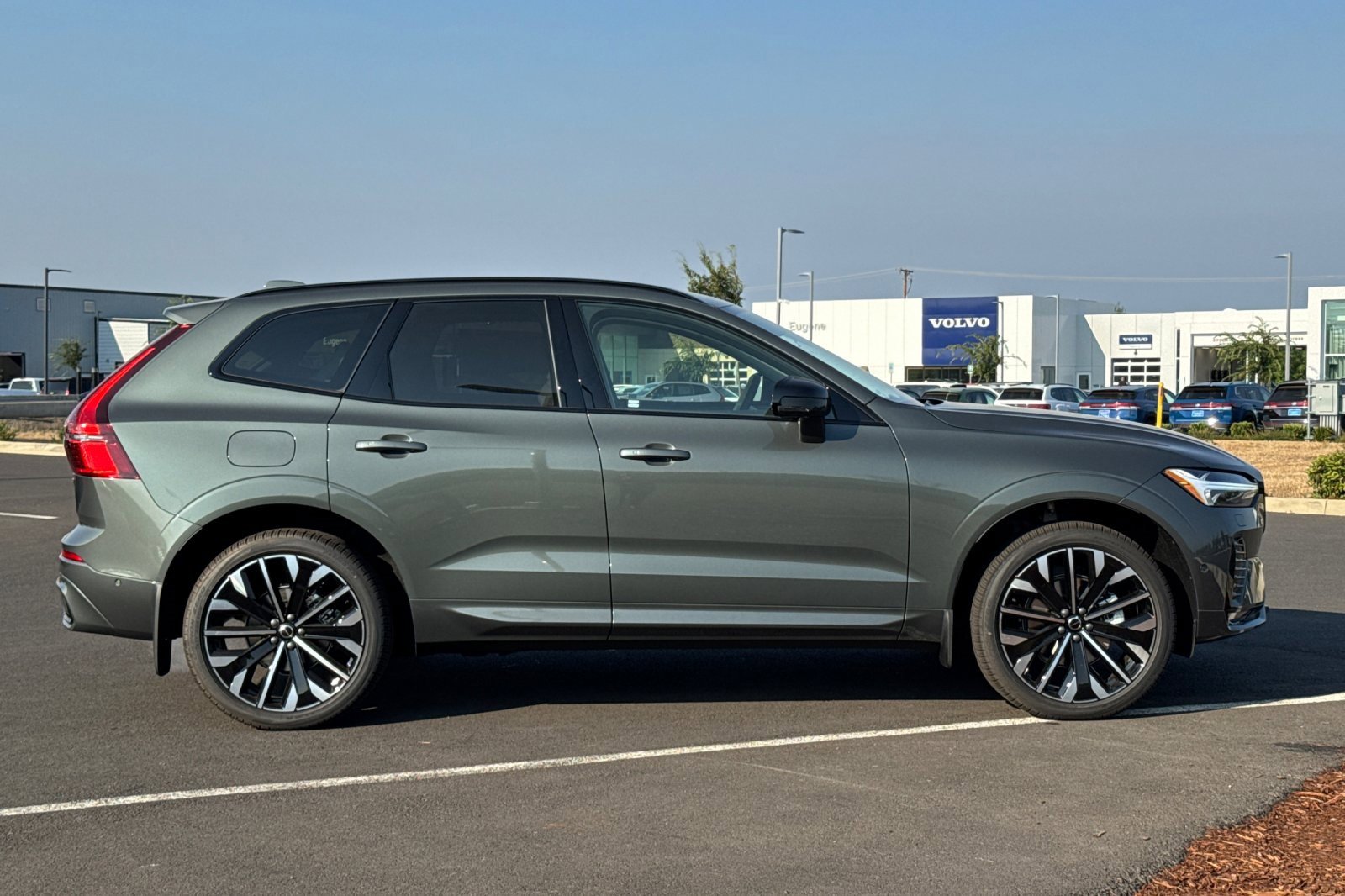 New 2026 Volvo XC60 B5 Ultra w/ Protection Package Premier image 2
