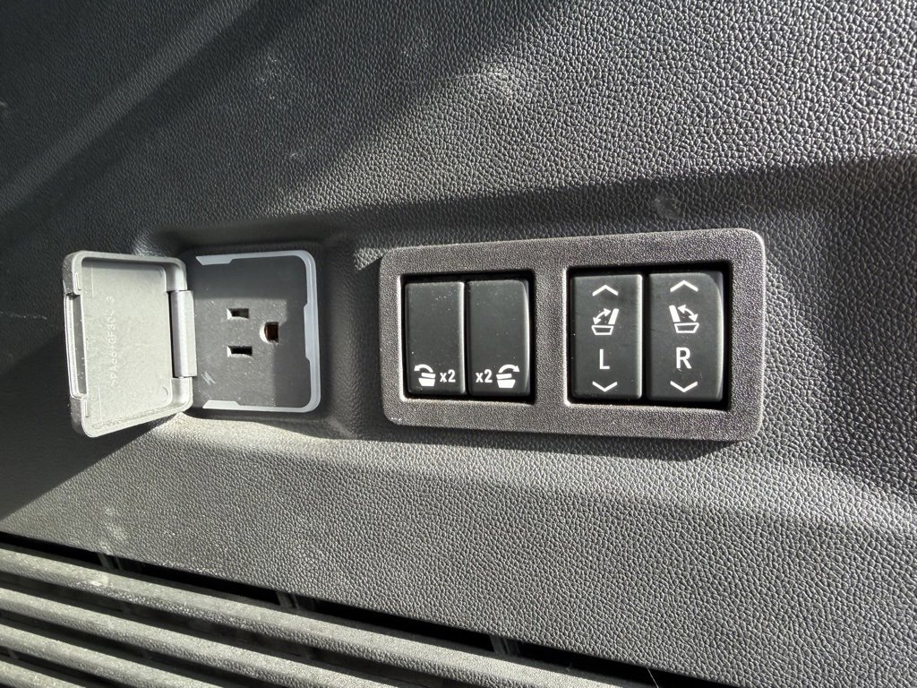 Certified 2023 GMC Yukon SLT w/ SLT Premium Package image 10