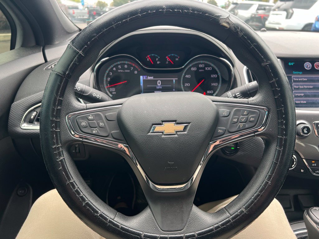 Used 2018 Chevrolet Cruze LT w/ Sun And Sound Package FWD image 10