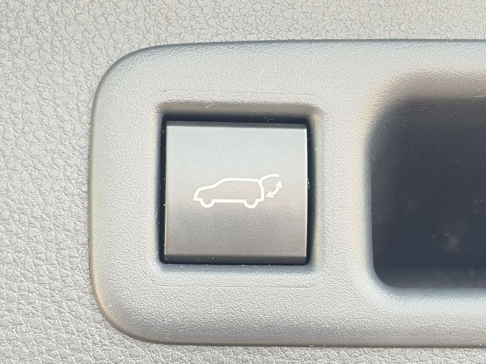 Used 2025 Toyota Highlander LE image 23