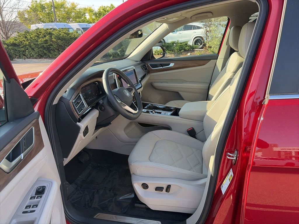 Used 2024 Volkswagen Atlas SE image 7