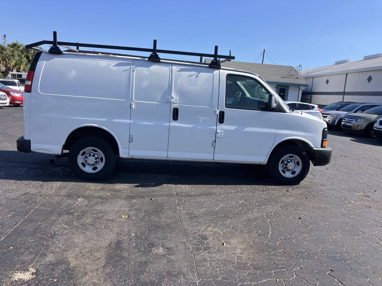 Used 2010 Chevrolet Express 2500 RWD image 13