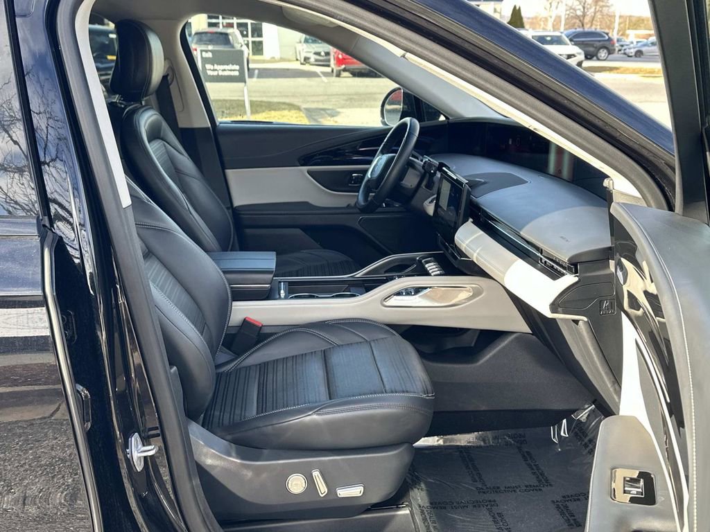 Used 2024 Lincoln Nautilus Reserve image 28