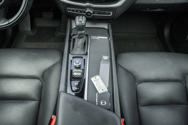 Used 2020 Volvo XC60 T6 Momentum w/ Protection Package Premier AWD/4WD image 31