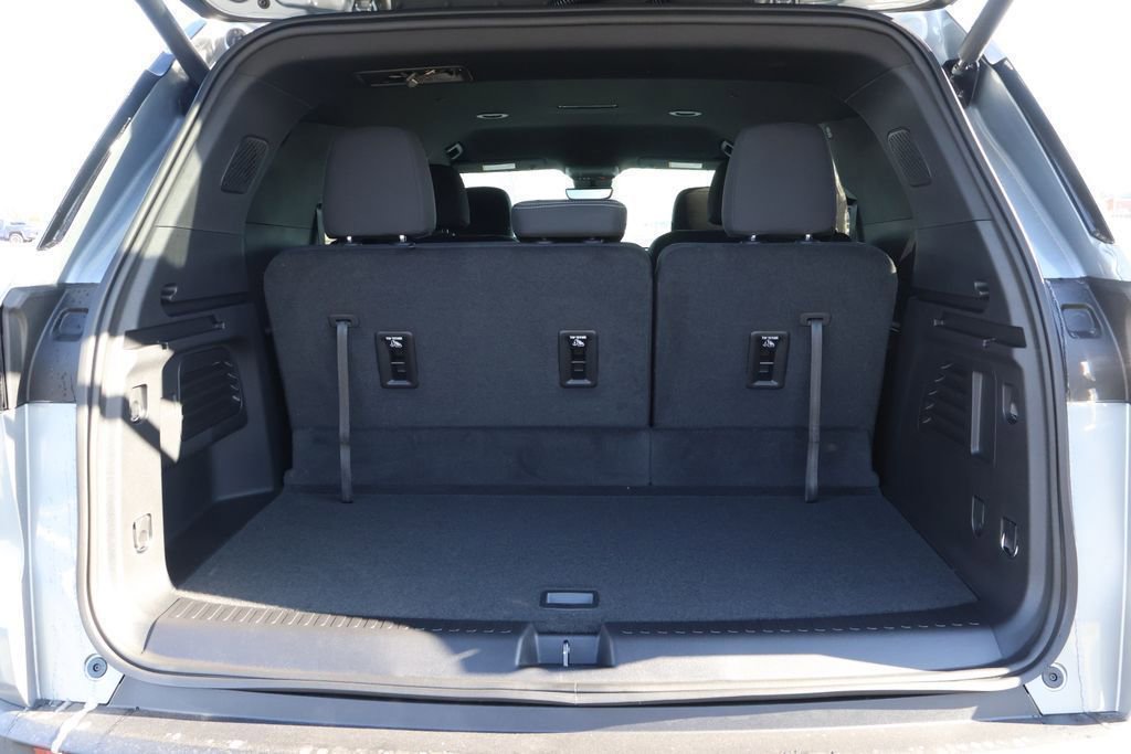 New 2026 Chevrolet Traverse LT w/ Midnight/Sport Edition FWD image 45
