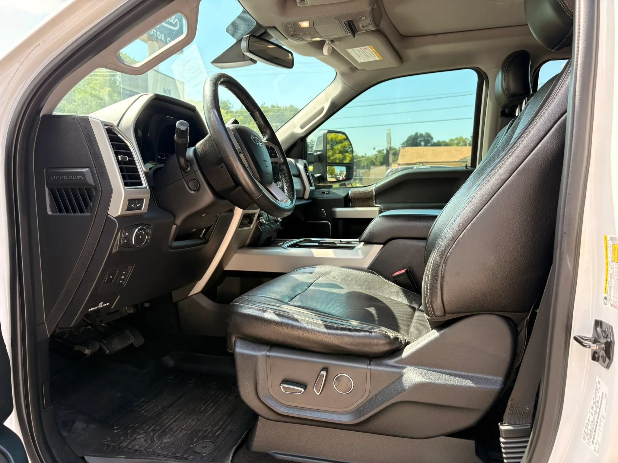 Used 2018 Ford F250 Lariat w/ Lariat Ultimate Package AWD/4WD image 15