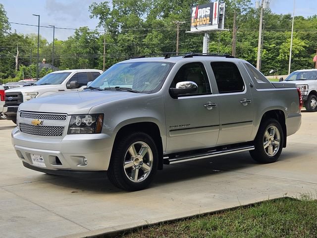 Used 2013 Chevrolet Avalanche LTZ RWD image 3