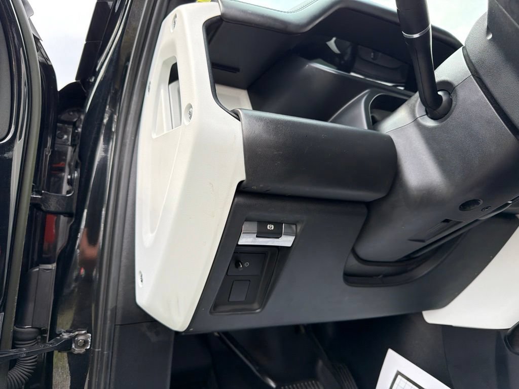 Used 2023 Land Rover Defender 130 SE AWD/4WD image 36