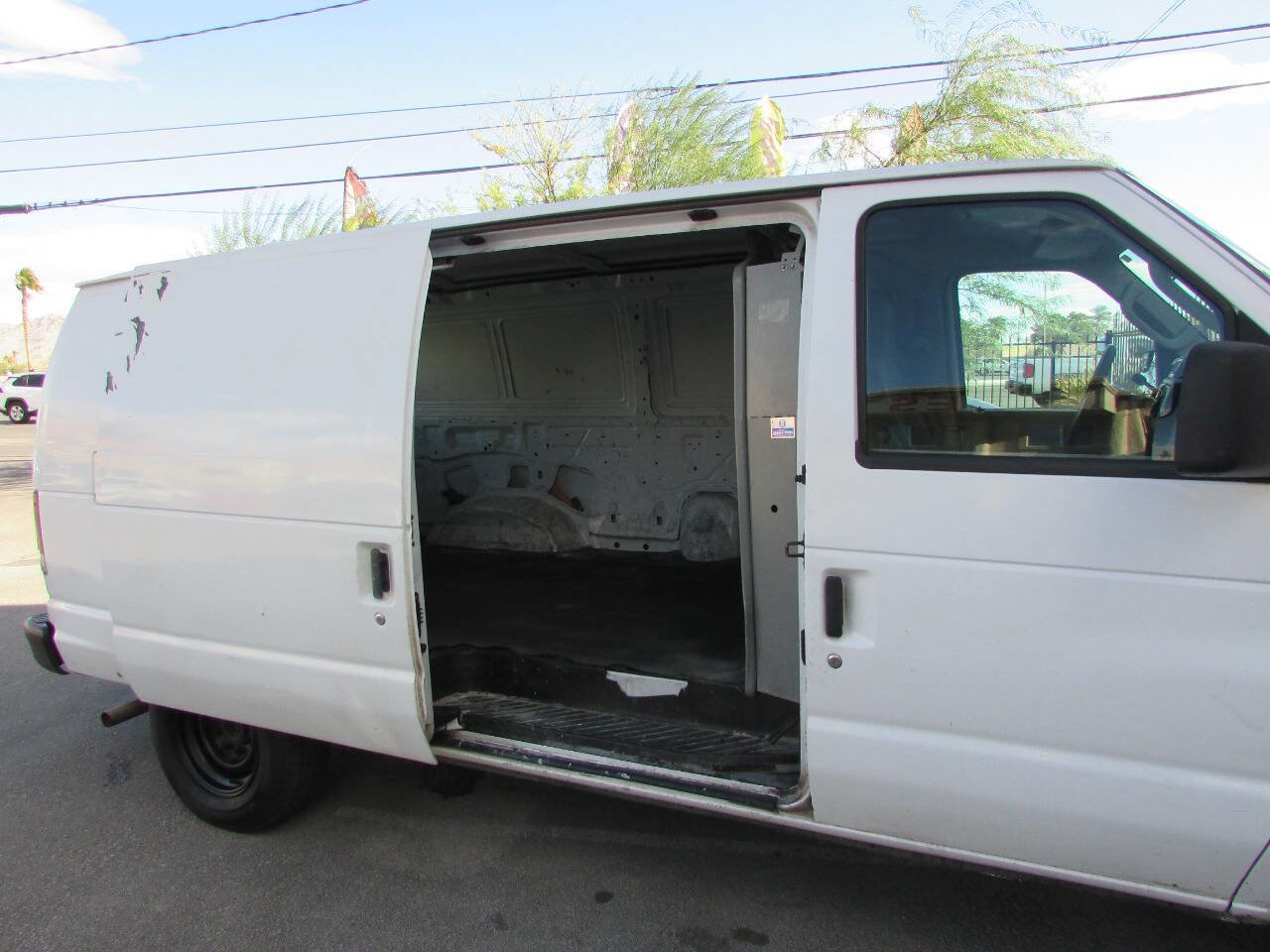 Used 2011 Ford E-150 and Econoline 150 w/ Commercial Cargo Van Pkg RWD image 17