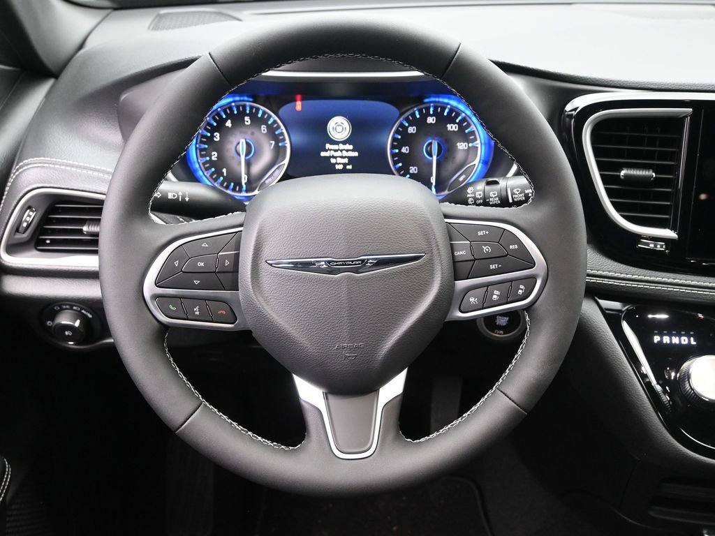 New 2026 Chrysler Pacifica Select AWD/4WD image 17
