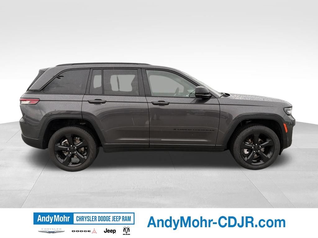 Used 2024 Jeep Grand Cherokee Limited w/ Luxury Tech Group II AWD/4WD image 8