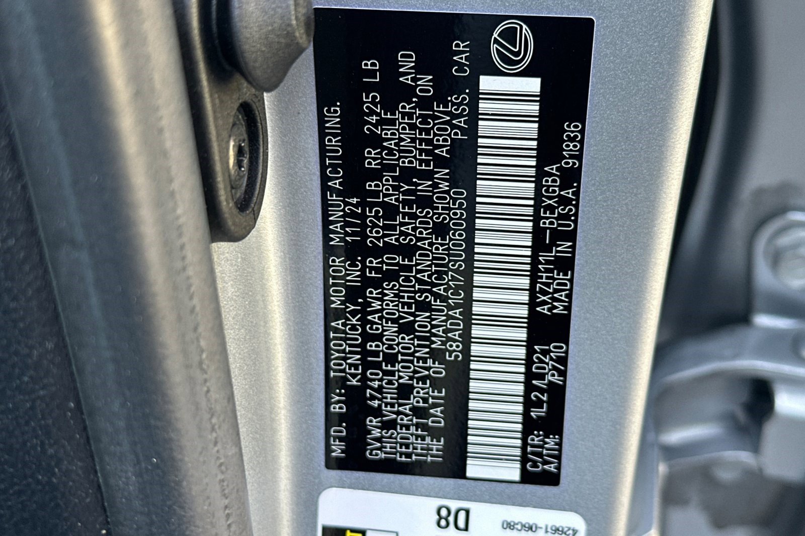 Certified 2025 Lexus ES 300h w/ Premium Package image 39