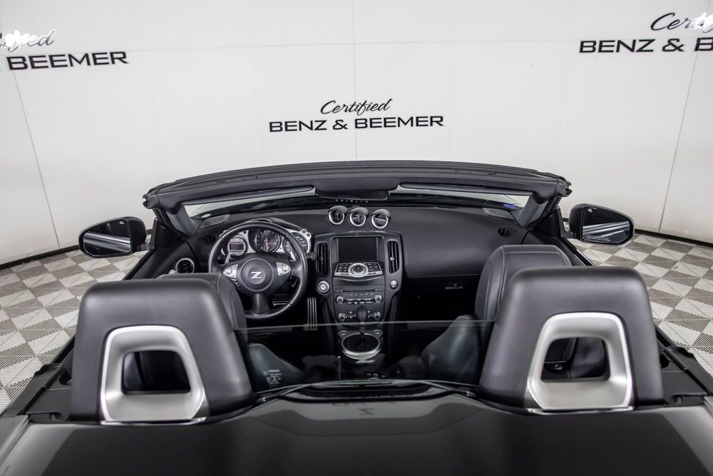 Used 2018 Nissan 370Z Touring image 11