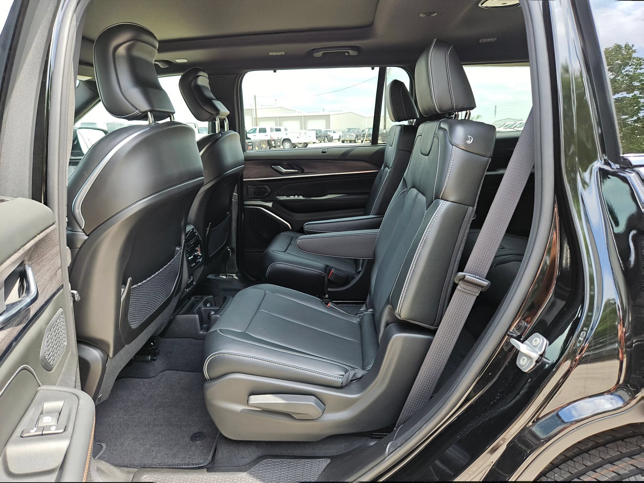 New 2025 Jeep Grand Cherokee L Overland w/ Advanced Protech Group III AWD/4WD image 13