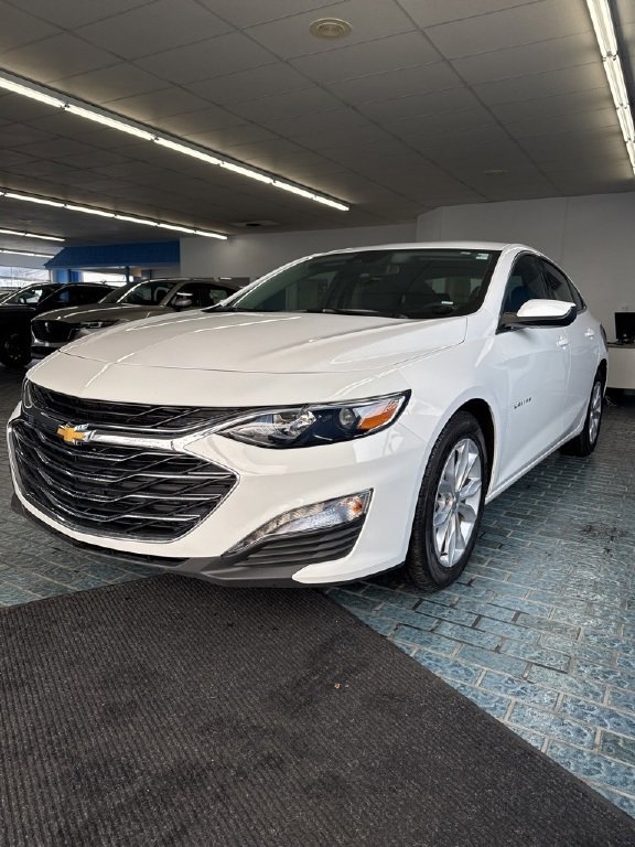 Used 2025 Chevrolet Malibu LT image 3