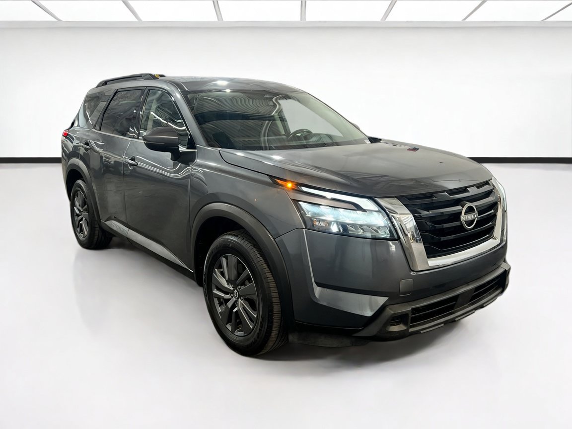 Used 2023 Nissan Pathfinder SV AWD/4WD image 3