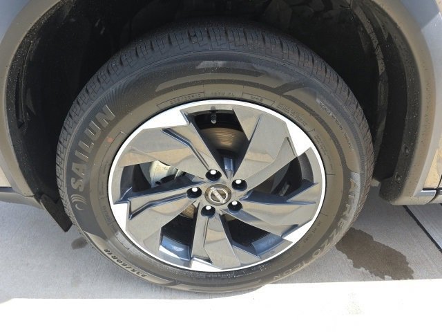 Used 2025 Nissan Rogue SV image 10