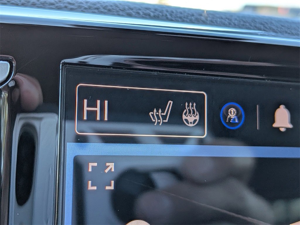 Used 2024 Chrysler Pacifica Touring-L image 24